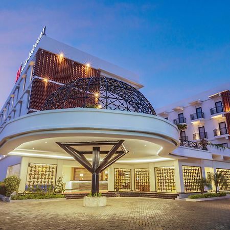 Swiss-Belcourt Lombok Hotel Praya Exterior photo